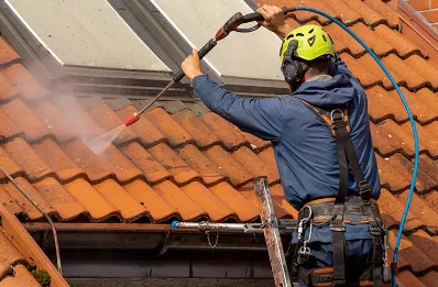 Démoussage et hydrofuge de toiture à Jouques